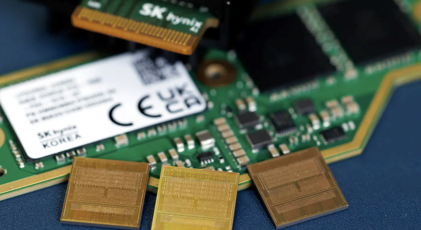 Ngành công nghiệp bán dẫn 'kêu cứu', vốn hóa Samsung Electronics, SK Hynix bốc hơi 200 tỷ USD chỉ trong 1 phiên: Chuyện gì đang xảy ra?- Ảnh 1.