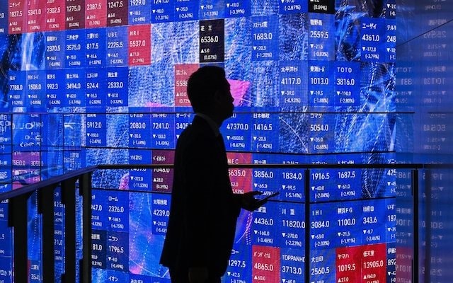 Bố bảo bán, con bảo giữ và cái kết lãi 130%: Thị trường chứng khoán 14.000 tỷ USD của Trung Quốc rung chuyển vì Gen Z nghe lời AI và Chatbot - Ảnh 1.