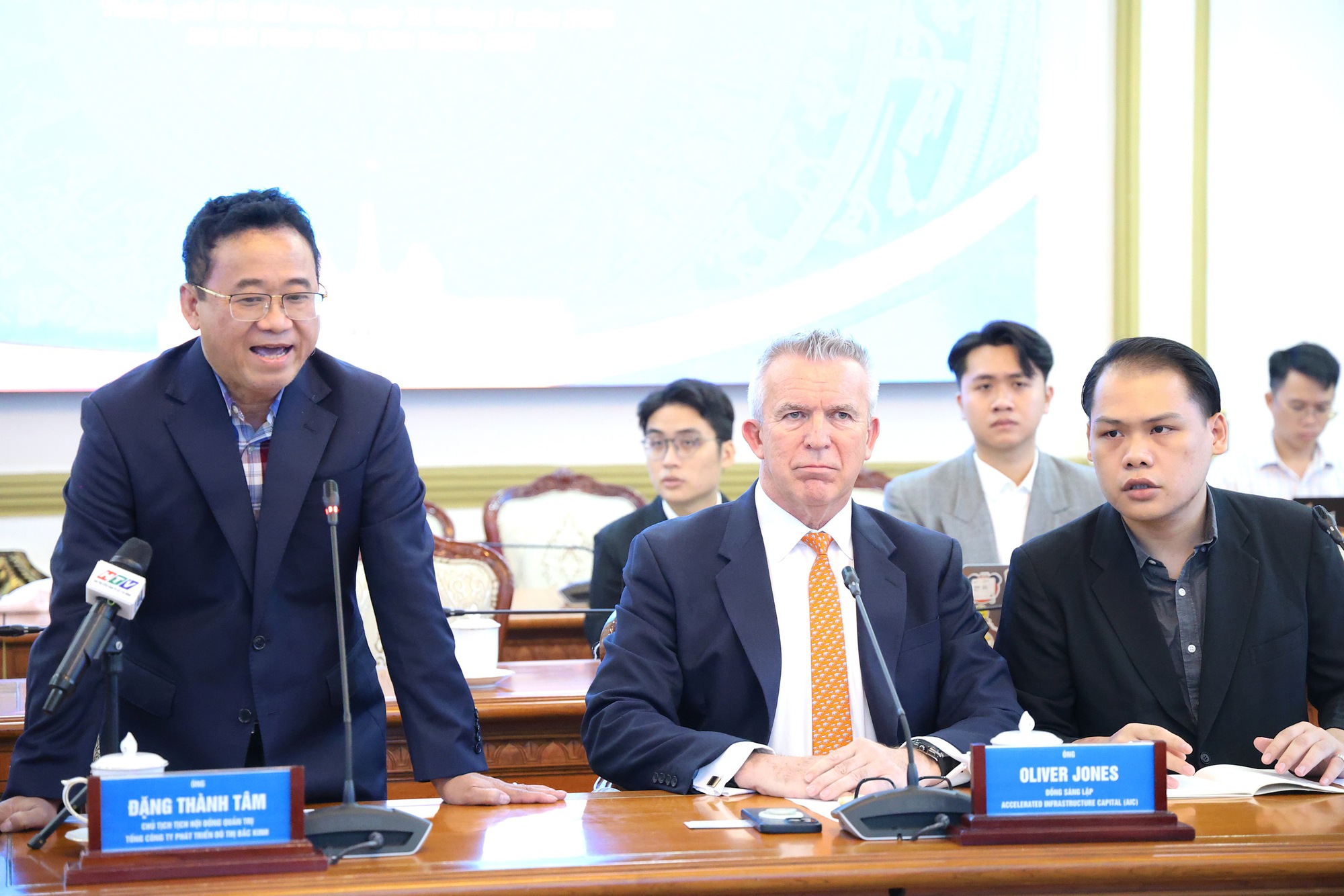 TPHCM chuẩn bị xây trung tâm dữ liệu AI đầu tiên, vốn 2,1 tỉ USD - Ảnh 4.