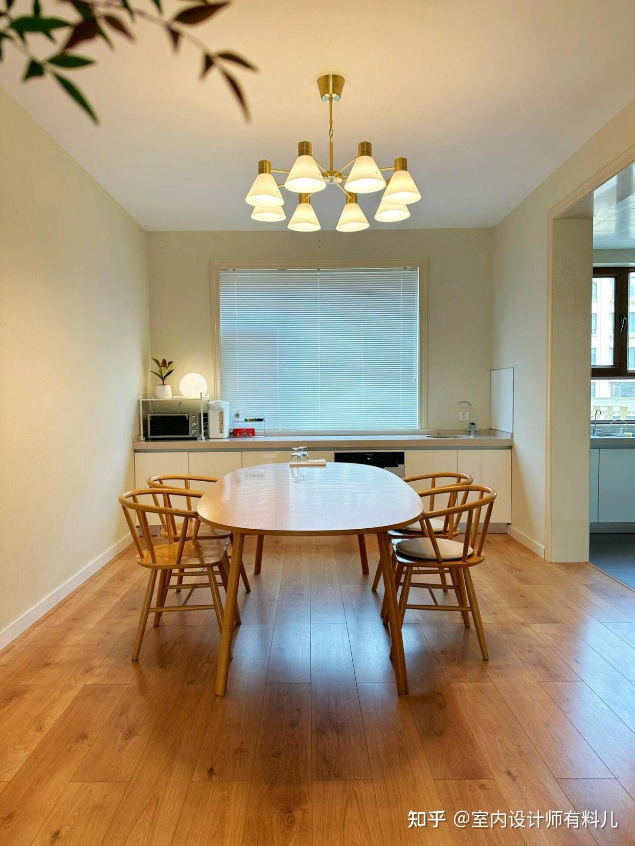 Ngôi nhà sạch đến “khó tin” của gia đình 4 người: Ít đồ, dễ dọn, tiết kiệm tiền mỗi tháng mà nhiều người không nhận ra- Ảnh 2.