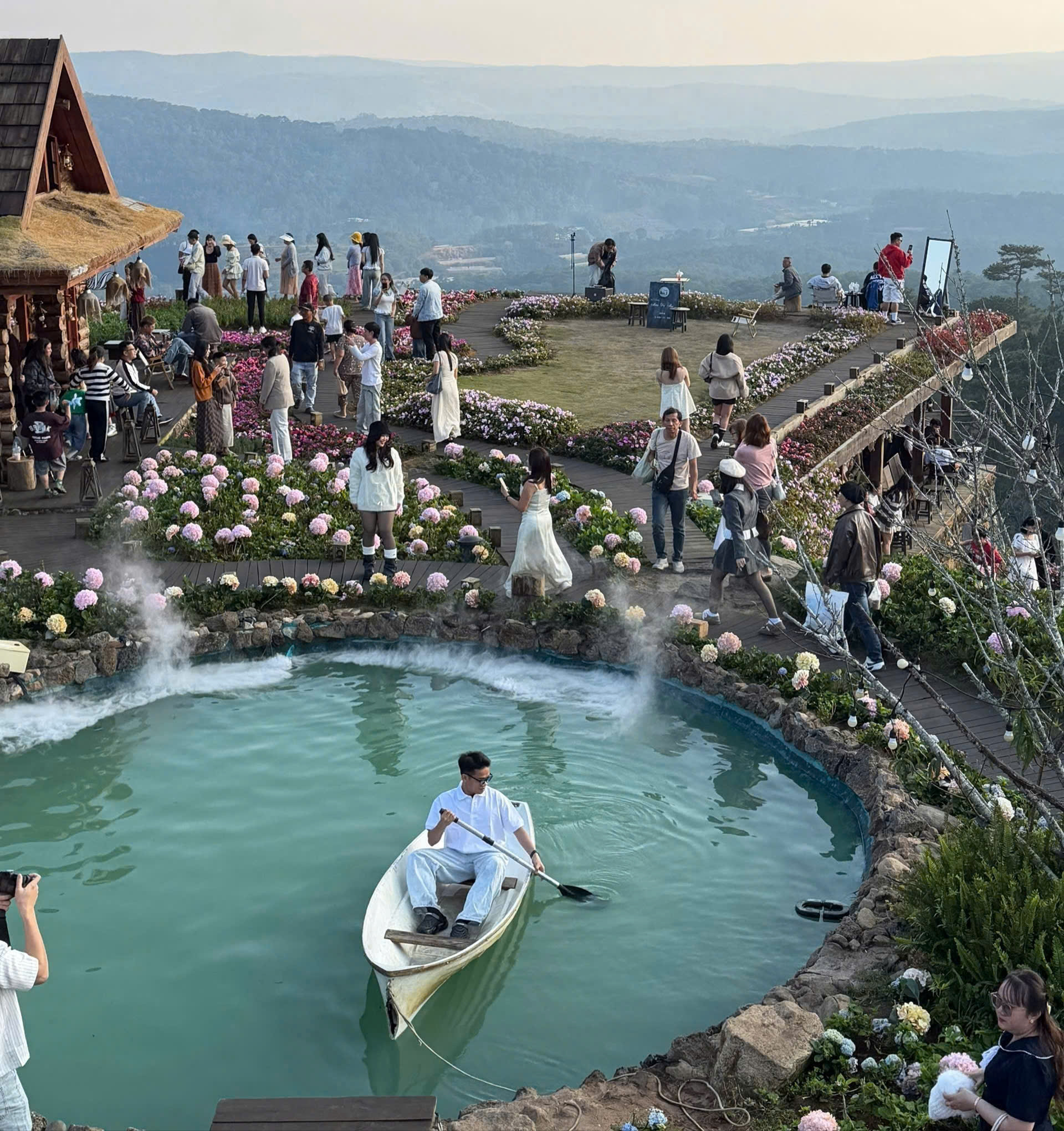 Chủ động phân luồng giao thông, kích cầu du lịch khi sân bay Liên Khương tạm đóng cửa- Ảnh 6.