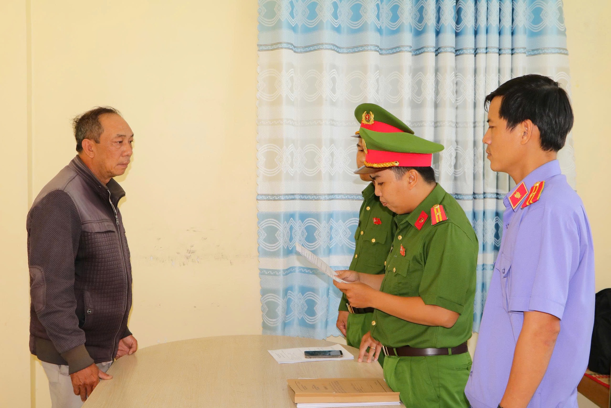 Khởi tố, cấm đi khỏi nơi cư trú đối với Lê Văn Chuồng- Ảnh 1.