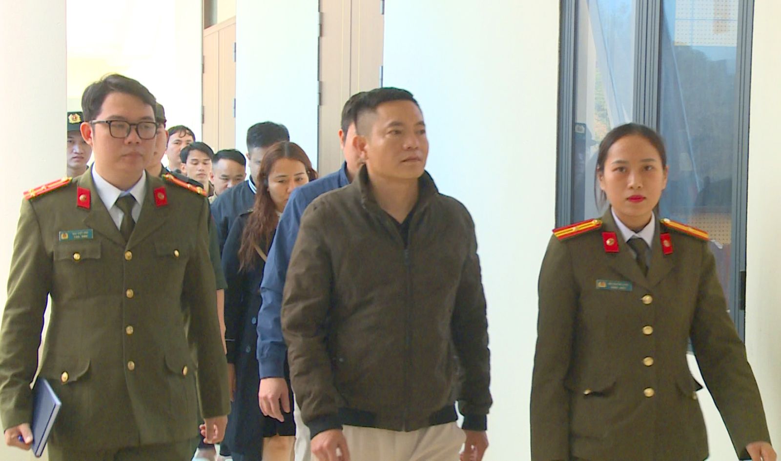 Chân dung “lương y” Hoàng Văn Toàn và đường dây lừa đảo 80.000 người từ bài thuốc xương khớp 3 đời - Ảnh 1.