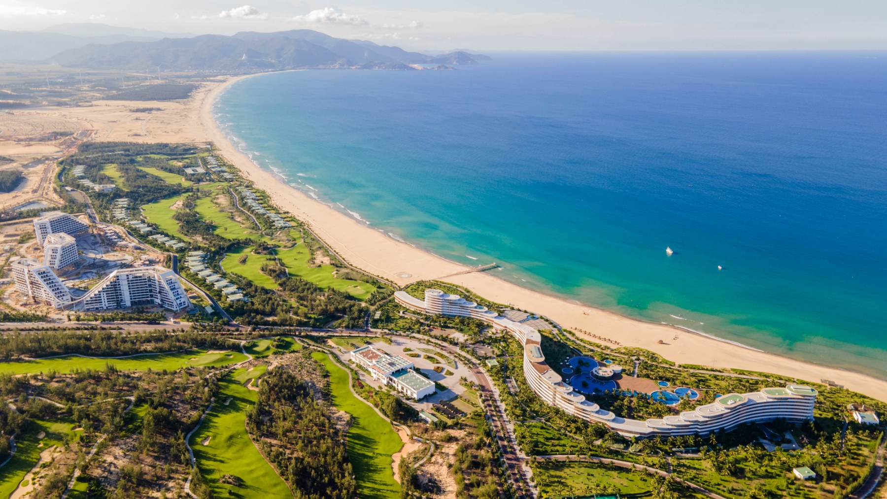 Ít ai ngờ: Nơi vừa được ông Trịnh Văn Quyết tung ưu đãi khách sạn 5 sao và chơi golf miễn phí từng đạt loạt kỷ lục hiếm có - Ảnh 2.