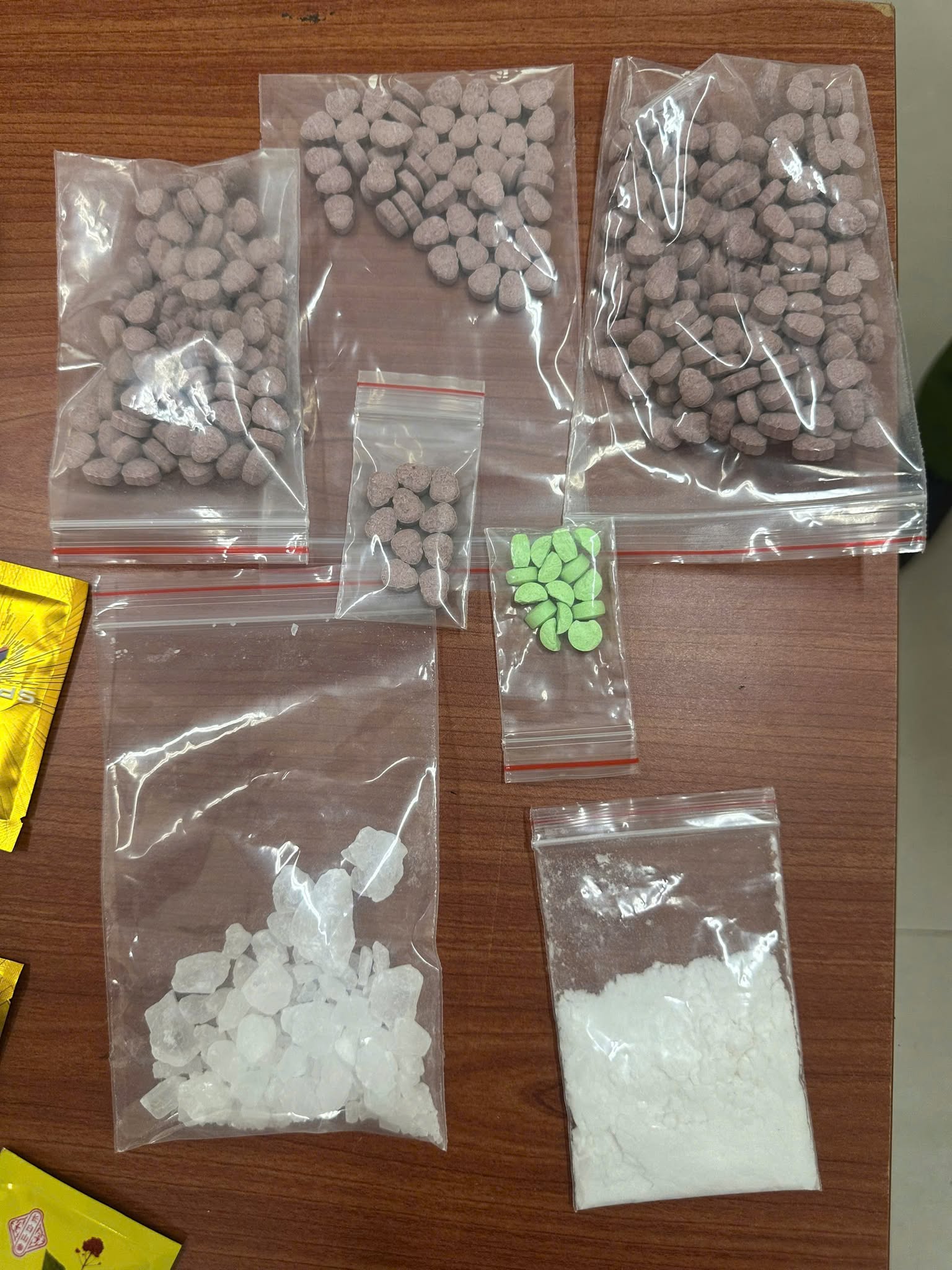 Triệt phá đường dây ma túy tiêu thụ khắp các tỉnh thành, thu giữ gần 1.000 viên thuốc lắc và hơn 17kg "hàng cấm"- Ảnh 3.