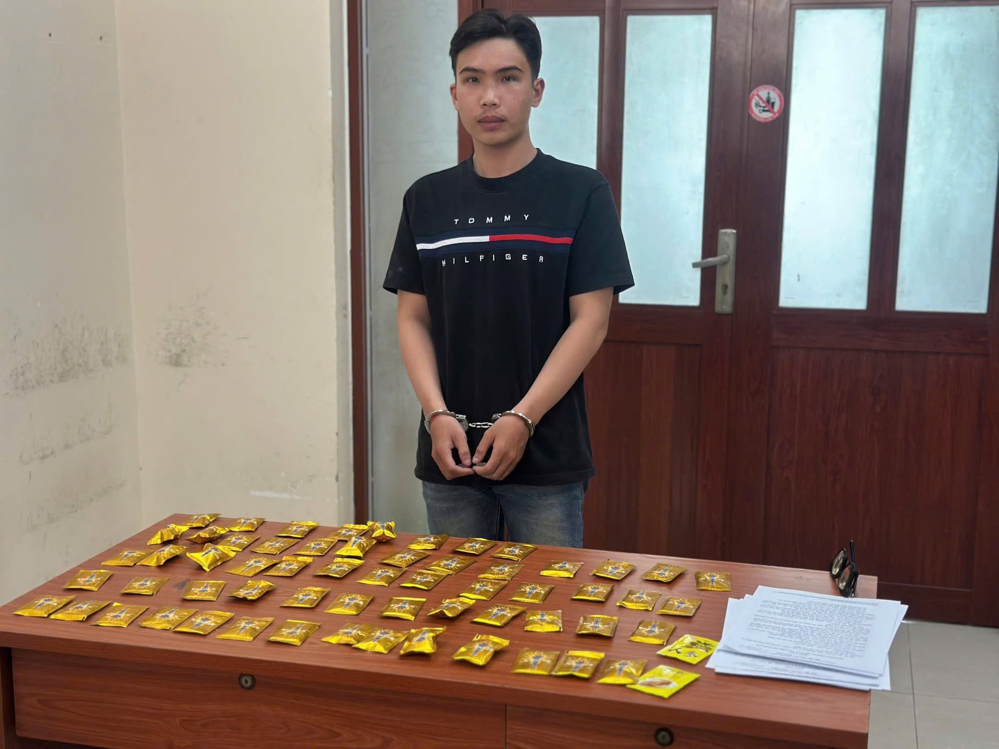 Triệt phá đường dây ma túy tiêu thụ khắp các tỉnh thành, thu giữ gần 1.000 viên thuốc lắc và hơn 17kg "hàng cấm"- Ảnh 2.