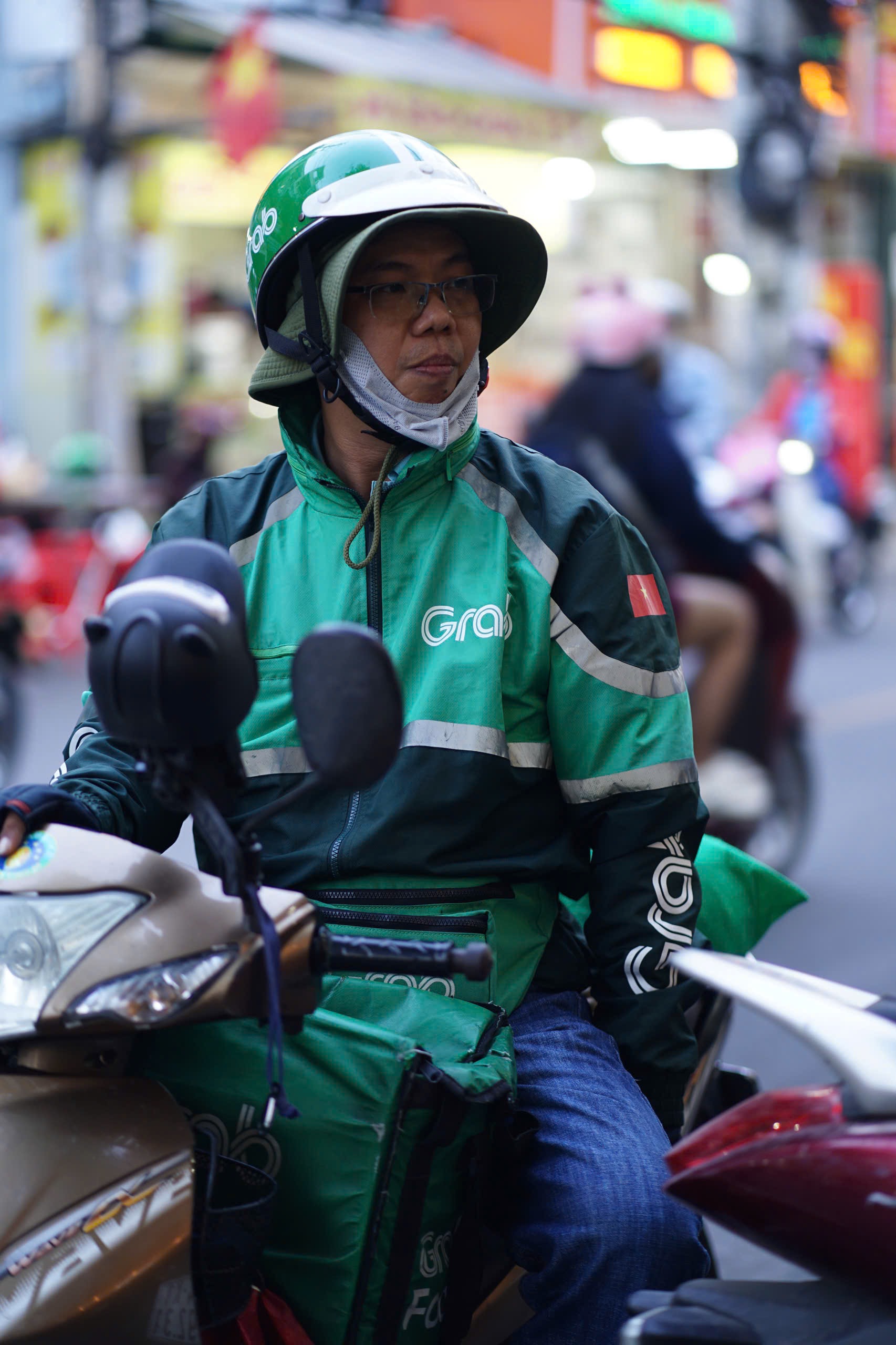 Xăng tăng giá, shipper né "cuốc xa", nhiều người cũng hạn chế ra đường: "Ngoài đi học thì 1 tuần em chỉ đi chơi 1, 2 lần"- Ảnh 4.