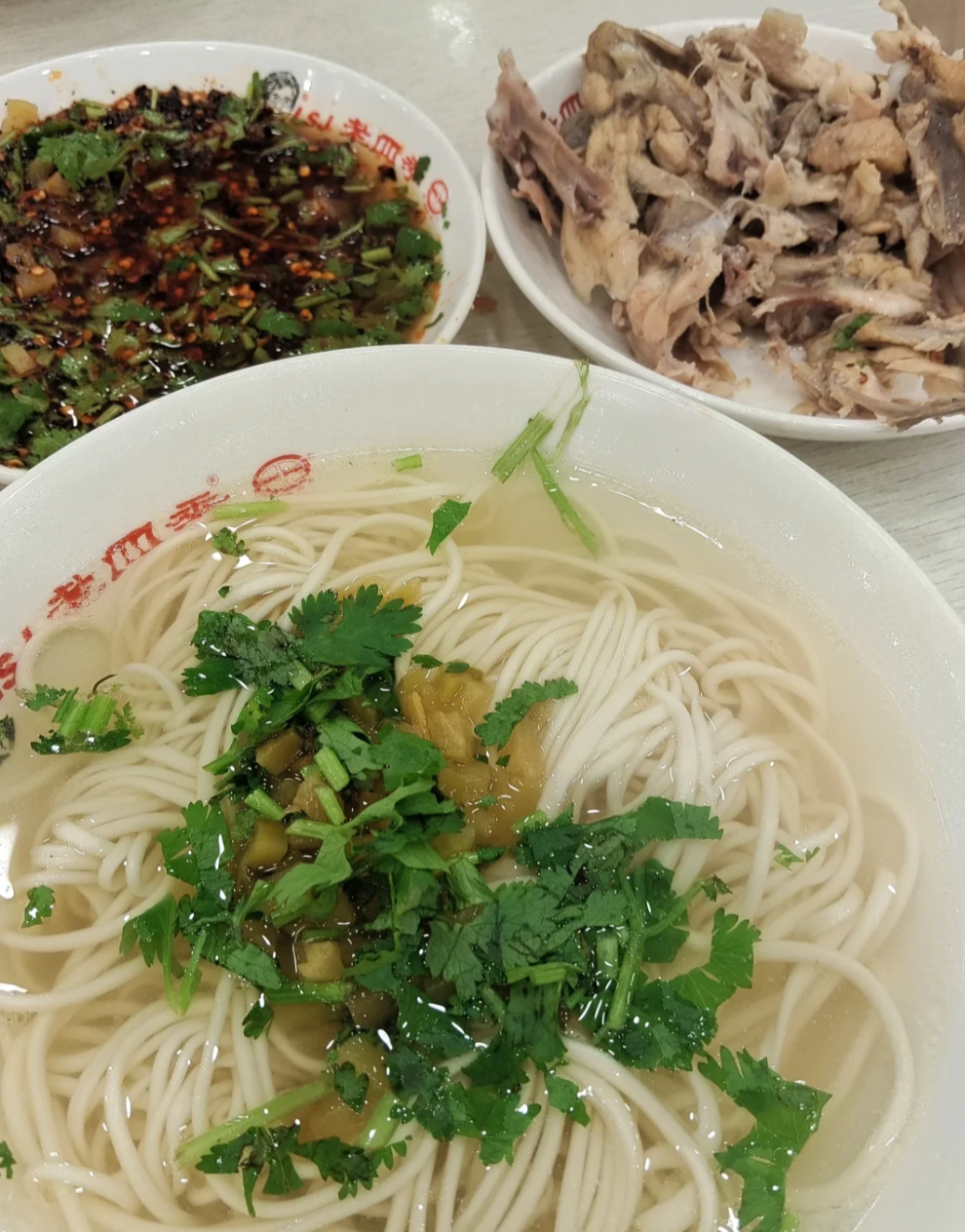 Ai mê bún phở chắc chắn phải thèm "chảy nước miếng" với 6 tô mì nức tiếng vùng này: Nước dùng thanh ngọt, thêm khúc "xí quách" thì quên sầu!- Ảnh 4.