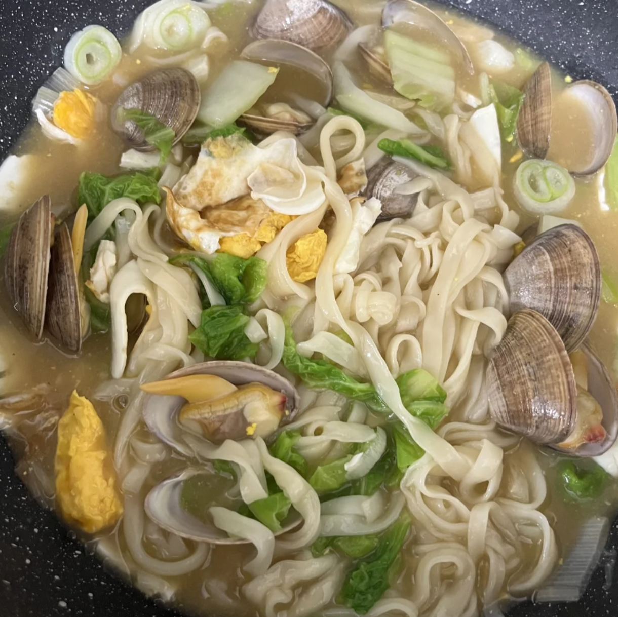 Ai mê bún phở chắc chắn phải thèm "chảy nước miếng" với 6 tô mì nức tiếng vùng này: Nước dùng thanh ngọt, thêm khúc "xí quách" thì quên sầu!- Ảnh 14.