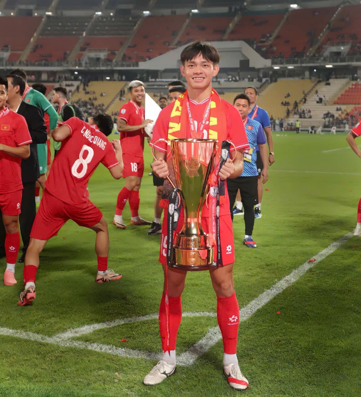 Tiền đạo U23 Việt Nam báo "tin vui" sau 2 năm kết hôn: Sắp đón "ngựa con" đầu lòng!- Ảnh 5.