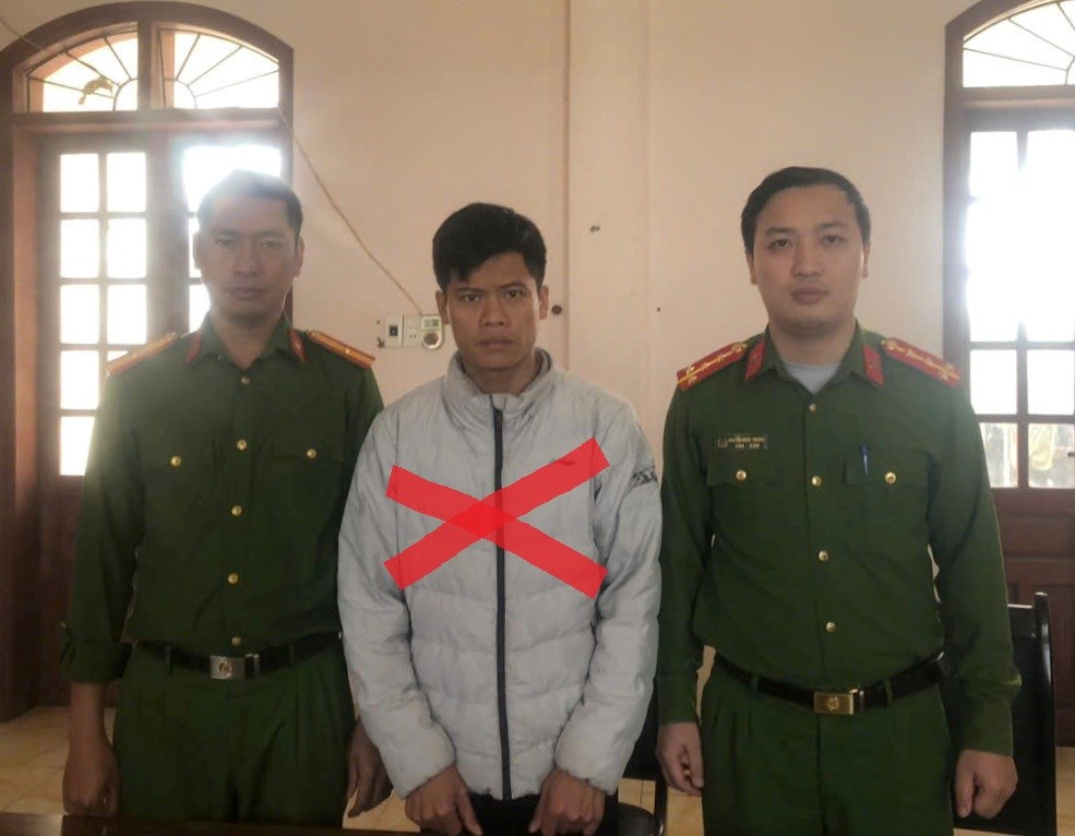 Khởi tố Bàn Văn Huấn - người túm áo, kéo lê bạn gái trên đường trong ngày 8/3- Ảnh 2.