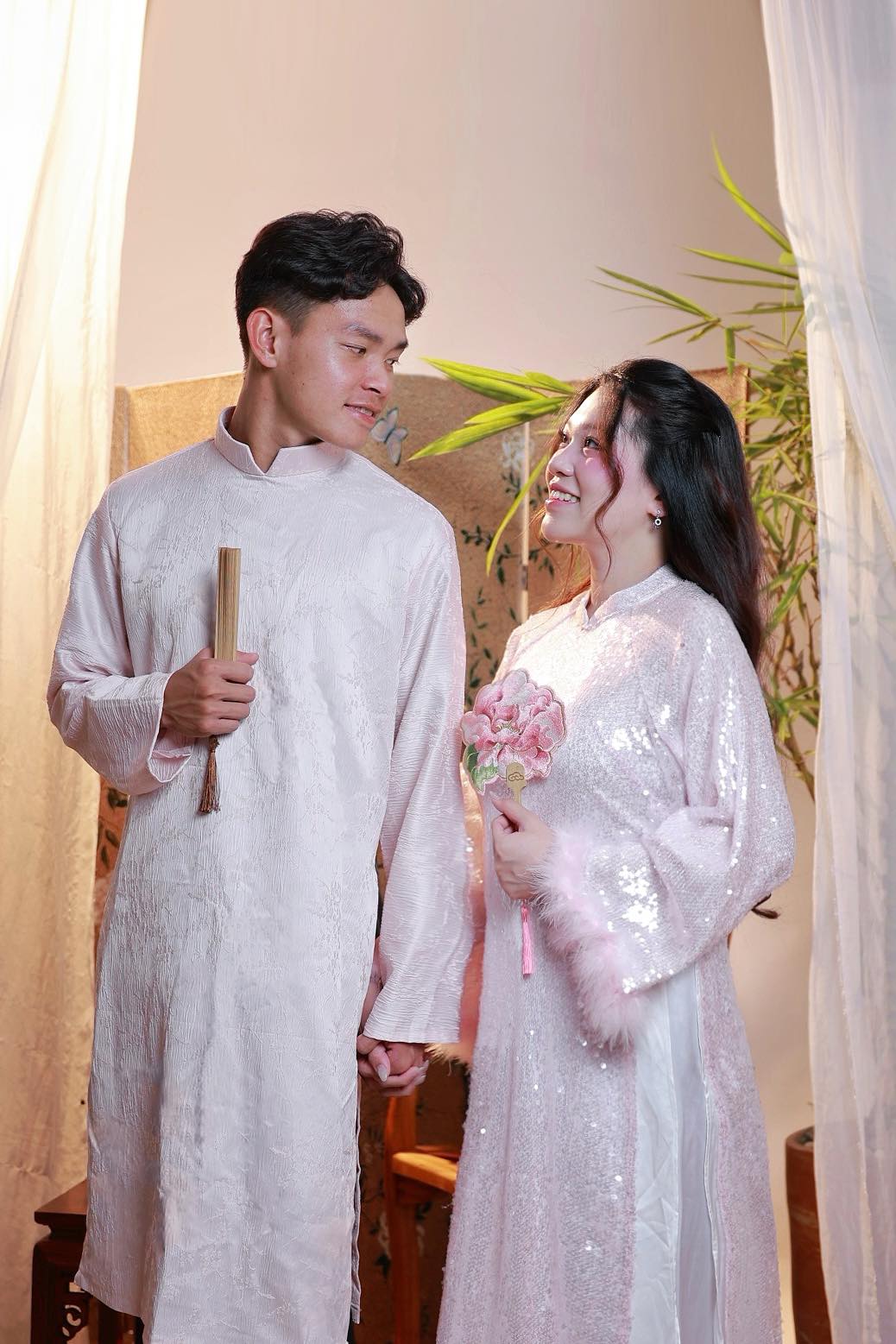 Tiền đạo U23 Việt Nam báo "tin vui" sau 2 năm kết hôn: Sắp đón "ngựa con" đầu lòng!- Ảnh 4.