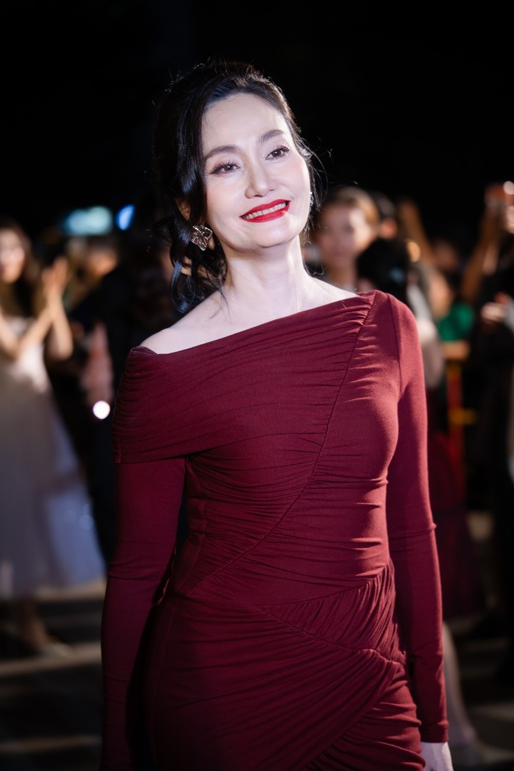 Nữ NSƯT 'xấu nhất màn ảnh' và chuyện bán xe đi học thạc sĩ ở tuổi 48- Ảnh 3.