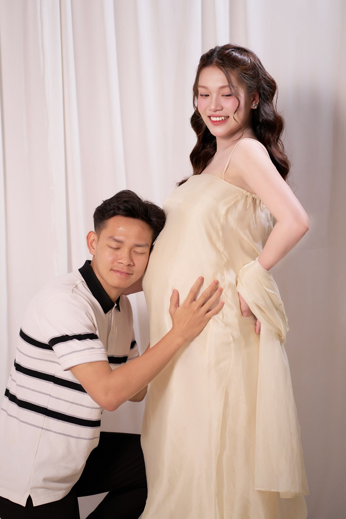 Tiền đạo U23 Việt Nam báo "tin vui" sau 2 năm kết hôn: Sắp đón "ngựa con" đầu lòng!- Ảnh 1.