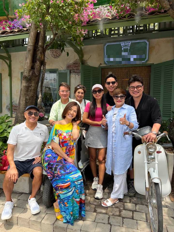 Vợ cũ thăm quán cafe của Đàm Vĩnh Hưng: "Vòng quanh Trái đất rồi lại gặp nhau. Thật hạnh phúc!"- Ảnh 1.