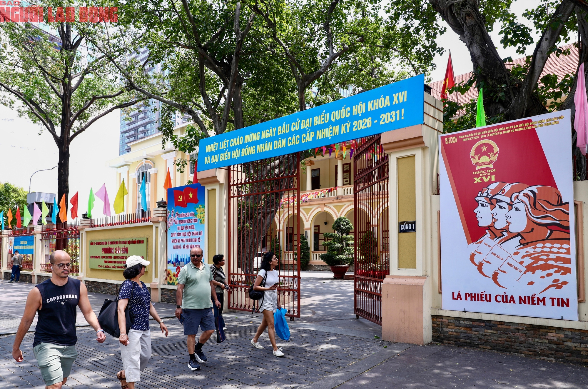 TPHCM rực rỡ cờ hoa chào mừng bầu cử Quốc hội khóa XVI 2026 - Ảnh 9.