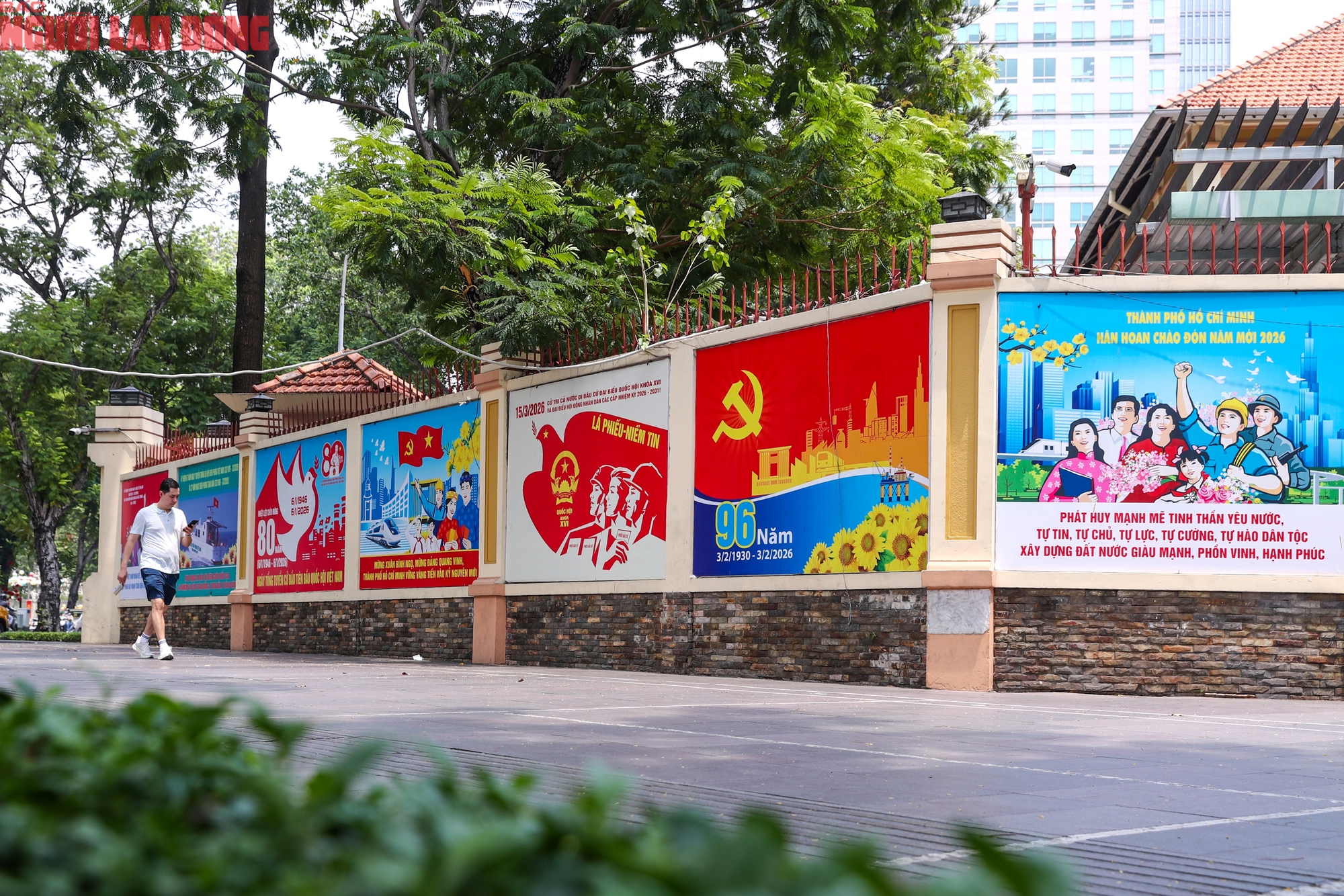 TPHCM rực rỡ cờ hoa chào mừng bầu cử Quốc hội khóa XVI 2026 - Ảnh 10.