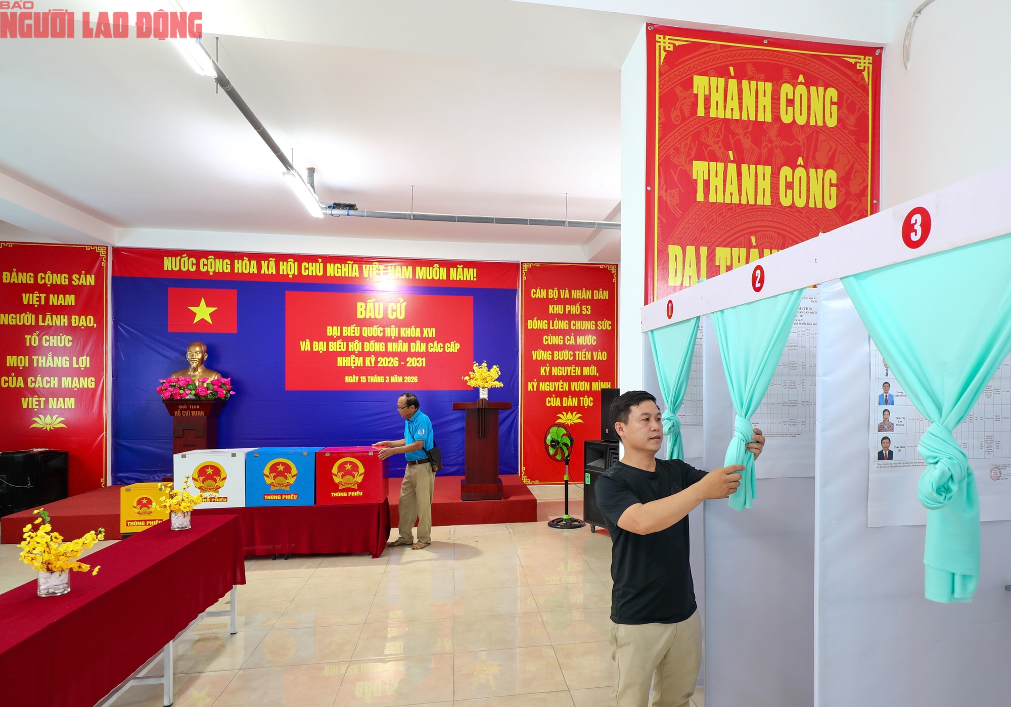 TPHCM rực rỡ cờ hoa chào mừng bầu cử Quốc hội khóa XVI 2026 - Ảnh 20.