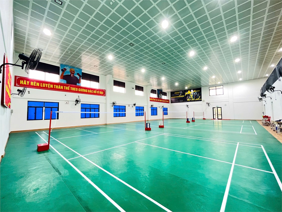 Bức ảnh thầy giáo trước cổng trường ở Hà Nội nhận "bão" like, phụ huynh rần rần khen: "Thật ấn tượng"- Ảnh 6.