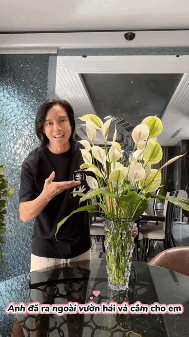 Nữ nghệ sĩ ở biệt thự 300 tỷ: 8/3 không cần mua hoa vì ra vườn hái là có- Ảnh 1.