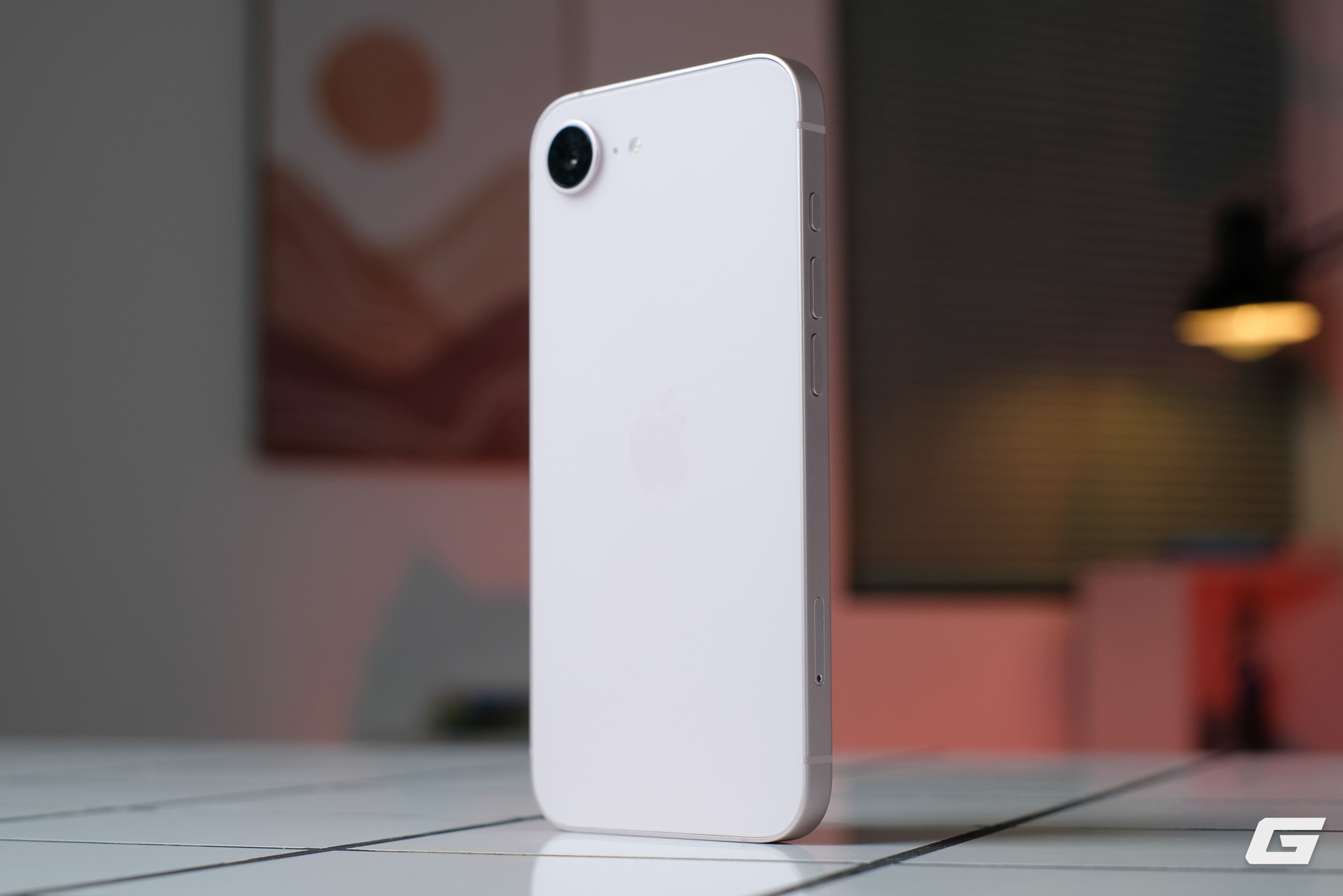 Cận cảnh iPhone 17e màu hồng mới: Hồng mà nhạt như trắng, hợp với nữ nhưng nam dùng cũng chẳng sao - Ảnh 10.