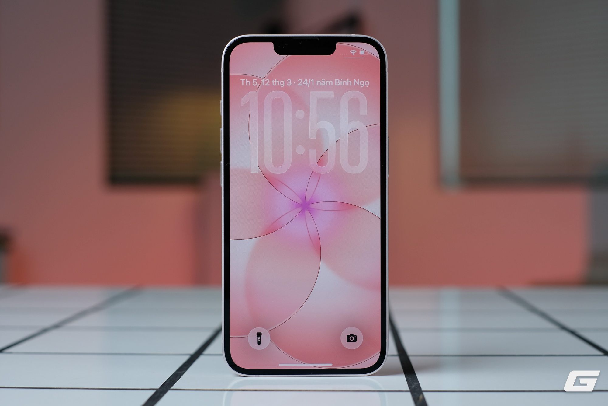 Cận cảnh iPhone 17e màu hồng mới: Hồng mà nhạt như trắng, hợp với nữ nhưng nam dùng cũng chẳng sao - Ảnh 7.