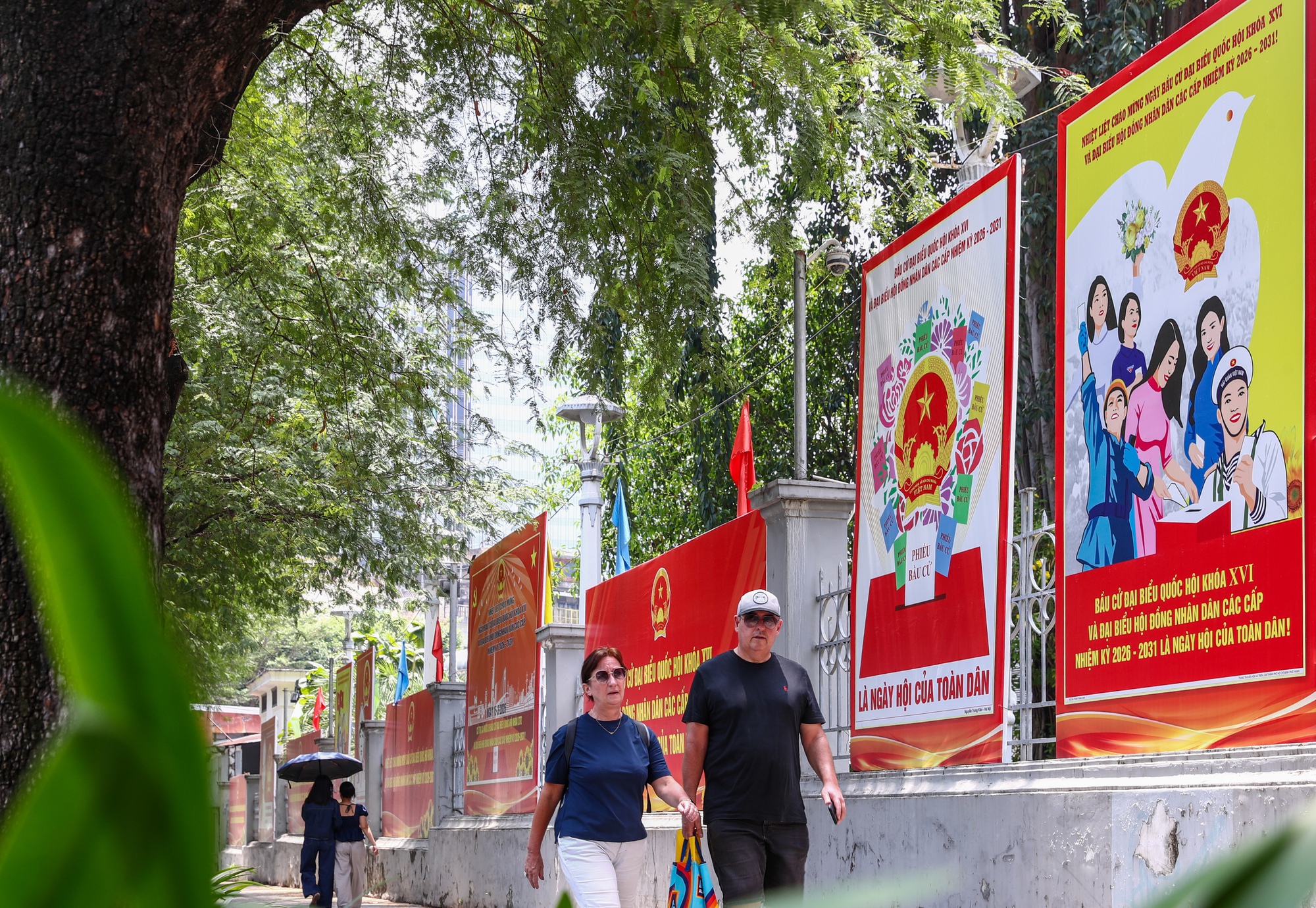 TPHCM rực rỡ cờ hoa chào mừng bầu cử Quốc hội khóa XVI 2026 - Ảnh 13.