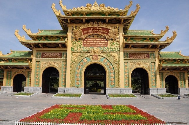 Khu du lịch Đại Nam của vợ chồng bà Nguyễn Phương Hằng có khu đền thờ rộng 5.000m2 được dát vàng 24K, từng lập kỷ lục lớn nhất Việt Nam - Ảnh 2.