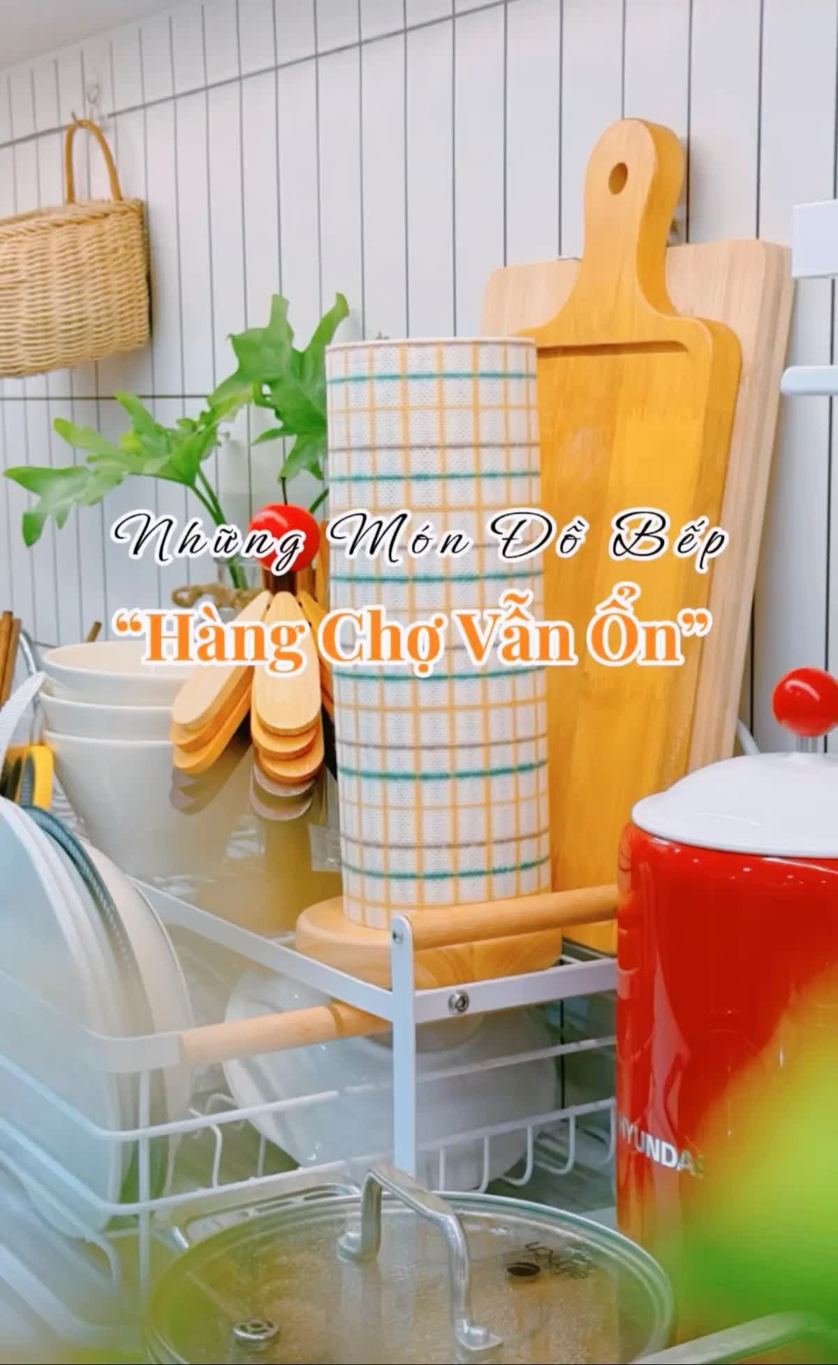 Căn bếp bình dân mà đẹp mê của vợ đảm Sài Gòn: Toàn đồ 10k - 30k ngoài chợ, dùng bền năm này qua năm khác, nấu món gì cũng ngon- Ảnh 2.