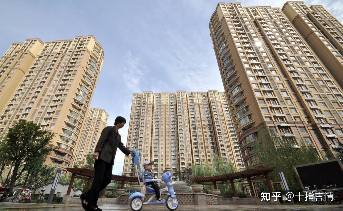 Tôi từng dốc tiền mua nhà cho con gái "yên tâm lấy chồng" - 10 năm sau mới hiểu: Không phải chỗ dựa, mà là gánh nặng tài chính- Ảnh 1.