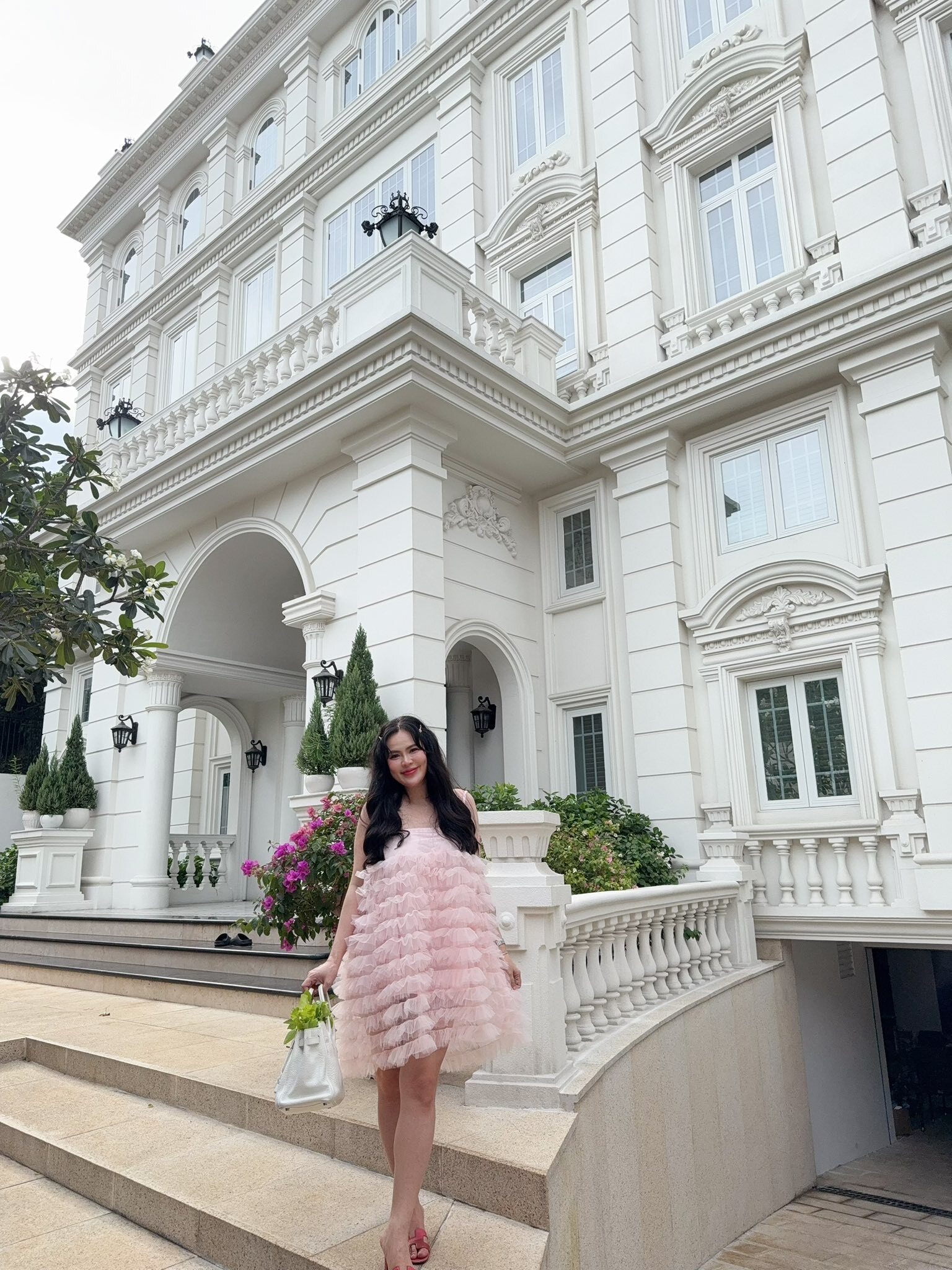 Nam NSƯT từng nhận cát-xê cả trăm cây vàng, U60 si mê nữ doanh nhân là mẹ đơn thân, sống trong biệt thự 200 tỷ tại TP.HCM- Ảnh 4.