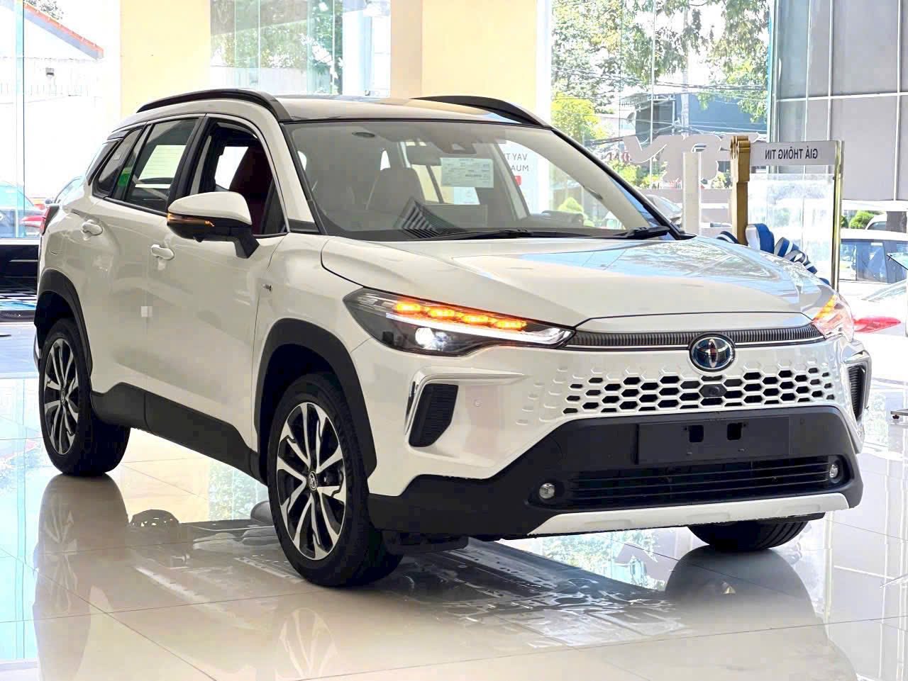 Hết cảnh khan hàng, Toyota Corolla Cross lấy lại ngôi vương xe Hybrid: Suzuki XL7 ‘hụt hơi’ sau 1 tháng thăng hoa- Ảnh 2.