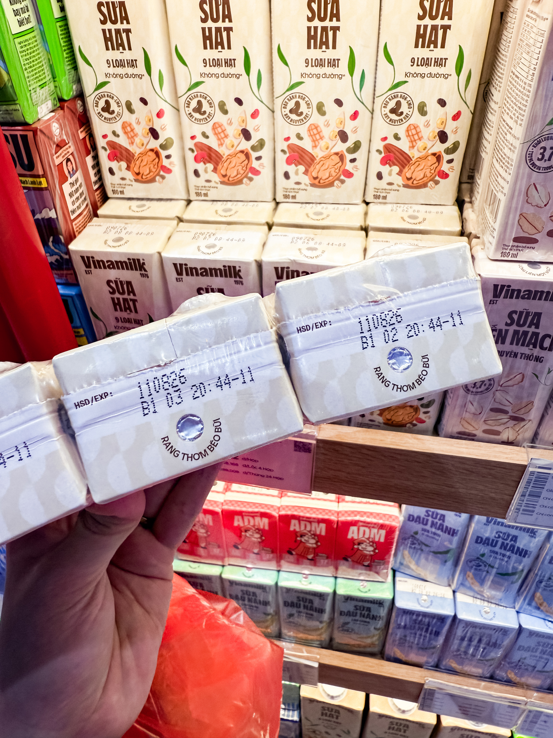 Hãng sữa quốc dân Vinamilk đặt "mật mã" trên bao bì- Ảnh 9.