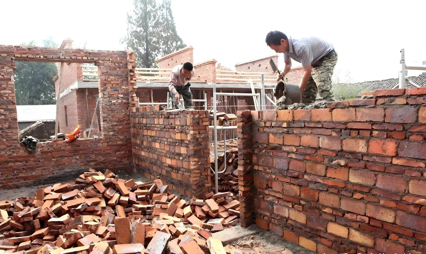 Ước mơ về quê xây nhà nghỉ hưu tan vỡ sau 3 tháng thi công: 5 lần khiếu nại khiến tôi phải nghĩ lại tất cả- Ảnh 1.