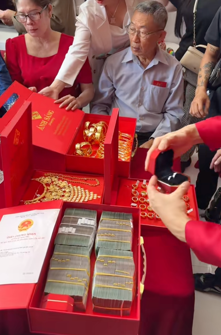 Cô dâu miền Tây lấy chồng Singapore: Hồi môn 57 cây vàng, sổ đỏ 11 tỷ, tổng giá trị ai nghe cũng choáng váng- Ảnh 8.