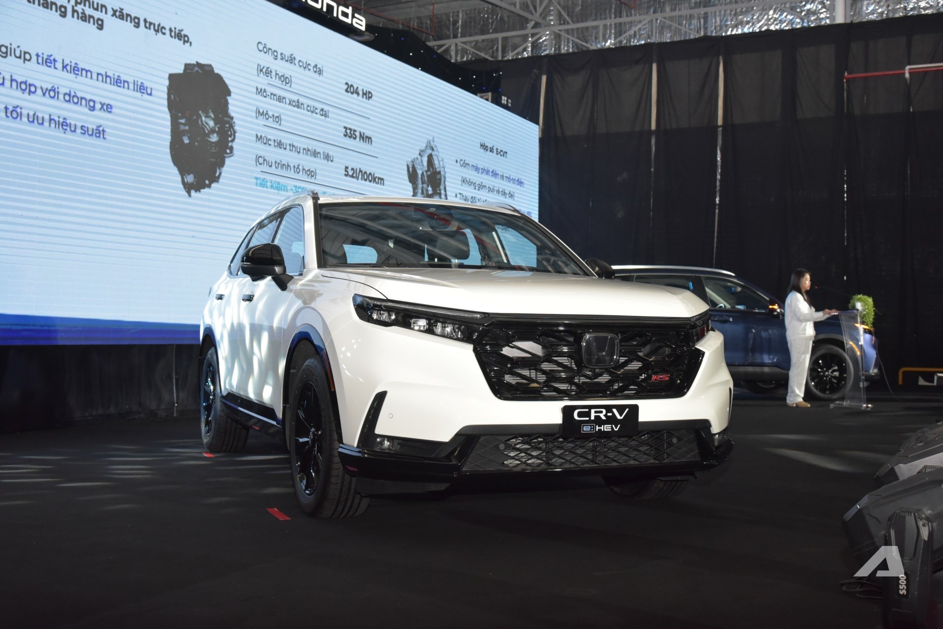 Hết cảnh khan hàng, Toyota Corolla Cross lấy lại ngôi vương xe Hybrid: Suzuki XL7 ‘hụt hơi’ sau 1 tháng thăng hoa- Ảnh 3.