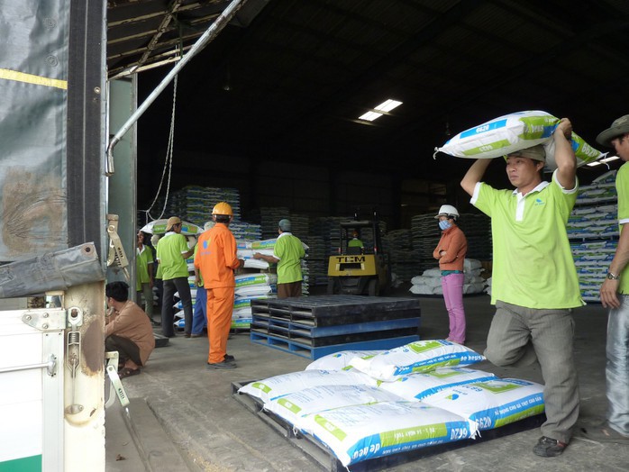 Căng thẳng Trung Đông 2026 có thể làm giá thức ăn chăn nuôi tăng 10 % - Ảnh 1.