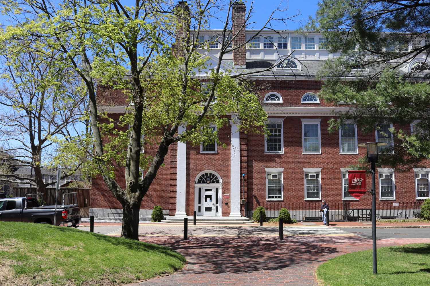 Tất tần tật về chương trình thạc sĩ Havard đang hot: Tỉ lệ được nhận cao gấp 6 lần bậc cử nhân, chi phí lên đến 2,7 tỷ/năm học- Ảnh 3.