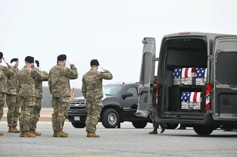 1 tỷ USD/ngày: Chiến dịch 'Cuồng nộ' thành 'cỗ máy ngốn tiền' - Ông Trump tính phương án chấm dứt- Ảnh 3.