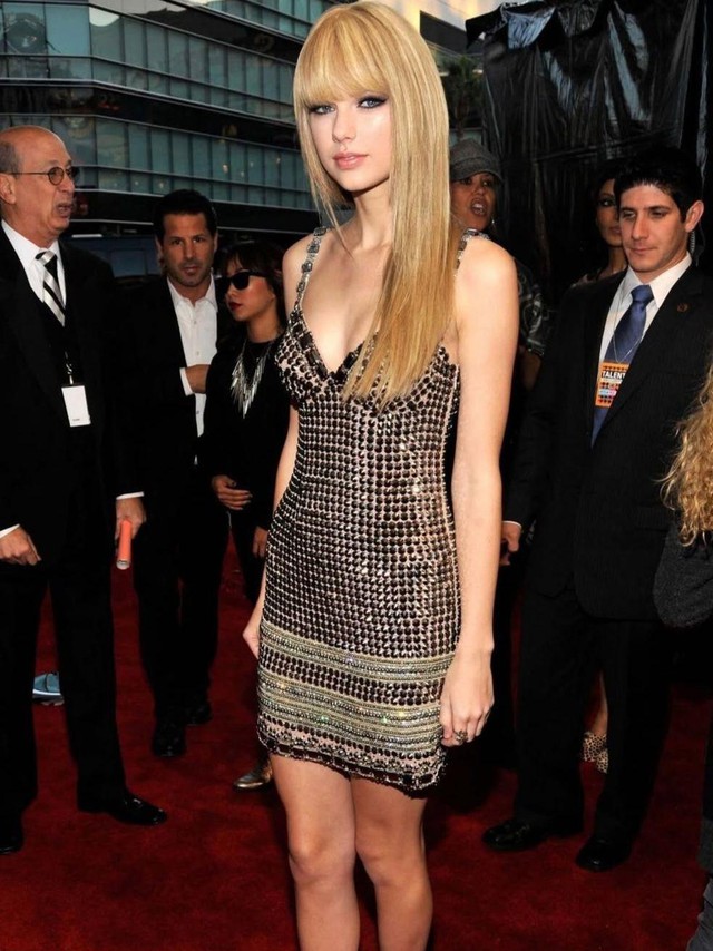 Nữ ca sĩ giàu nhất showbiz: 1 ngày kiếm được 400 tỷ, nhan sắc 19 tuổi là tuyệt phẩm trần gian- Ảnh 4.