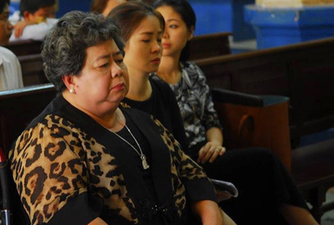 Xét xử vắng mặt em trai bà Hứa Thị Phấn trong vụ vay 249 tỷ đồng trái quy định- Ảnh 1.