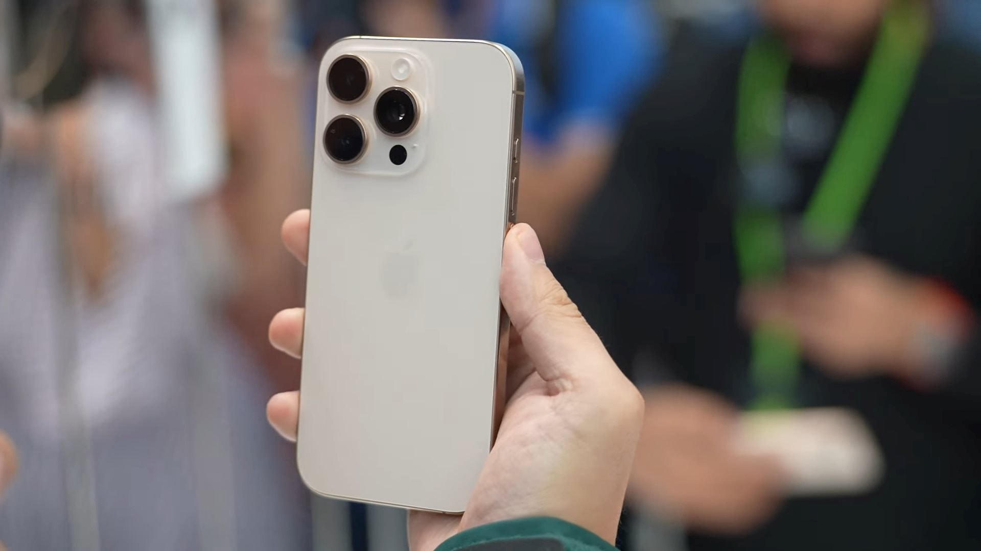 Chiếc iPhone đáng mua hơn cả iPhone 17 Pro Max- Ảnh 3.