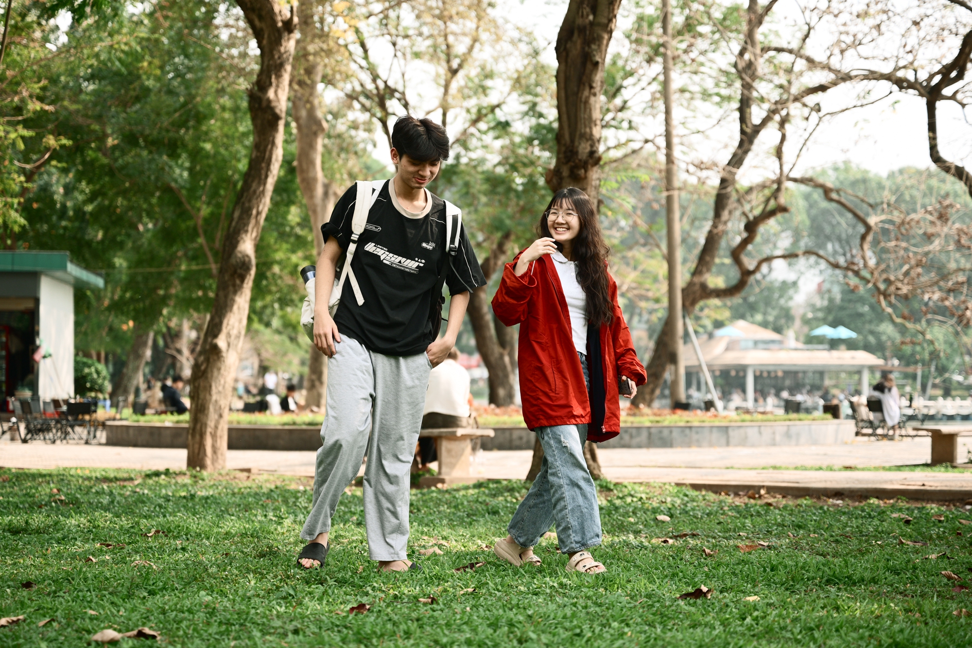 Người Hà Nội đang đổ xô ra công viên Thống Nhất săn lùng một khung cảnh vô thực- Ảnh 14.