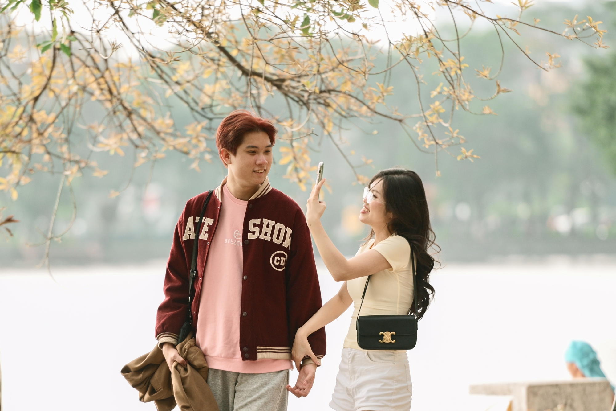 Người Hà Nội đang đổ xô ra công viên Thống Nhất săn lùng một khung cảnh vô thực- Ảnh 2.