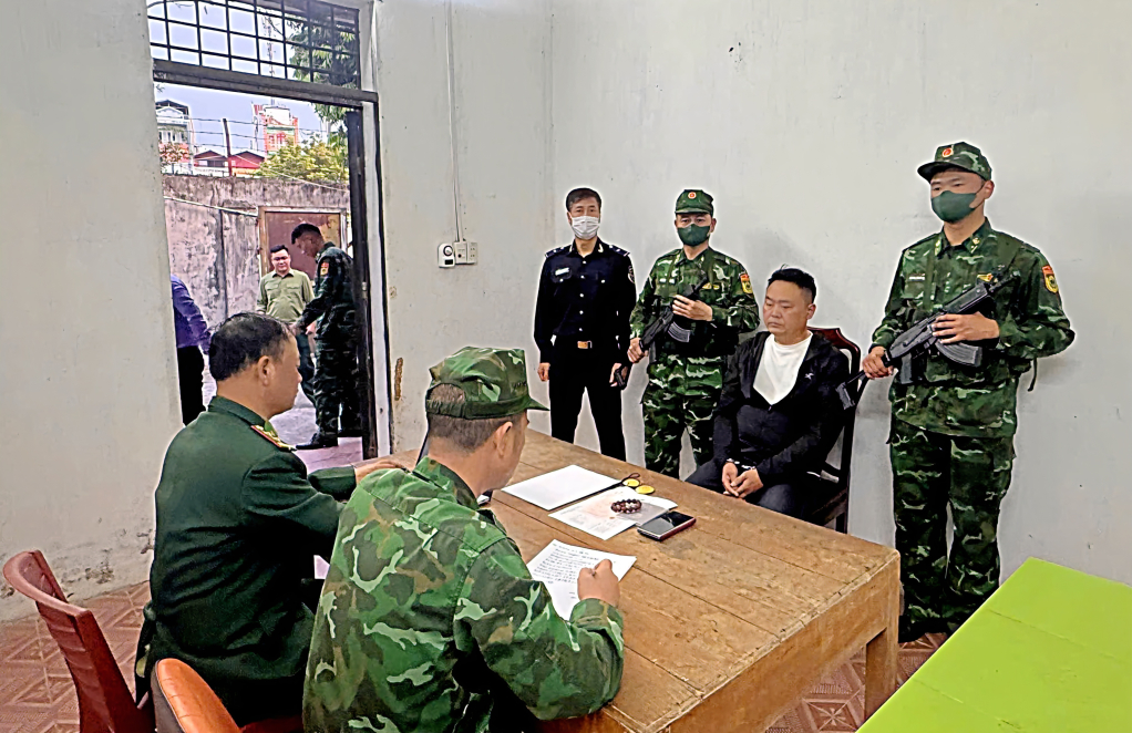 Bắt giữ người nước ngòai vận chuyển vàng trái phép 754g qua Cửa khẩu Móng Cái - Ảnh 1.