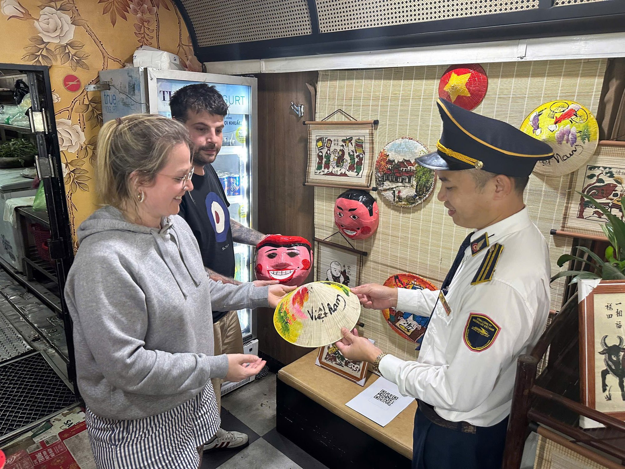 Chuyến tàu đôi chất lượng cao của Đường sắt Việt Nam, được nhận xét như khách sạn, vừa thêm 1 dịch vụ mới - Ảnh 4.