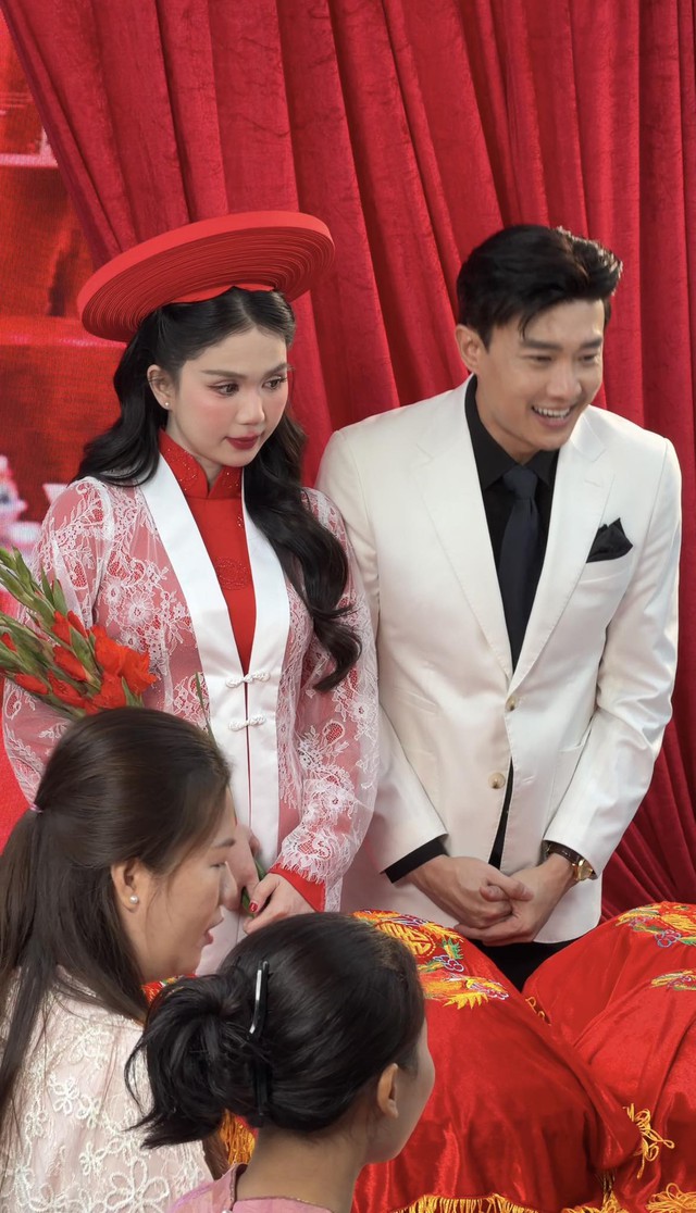 Quốc Trường tựa vai tình tứ bên Ngọc Trinh- Ảnh 3.