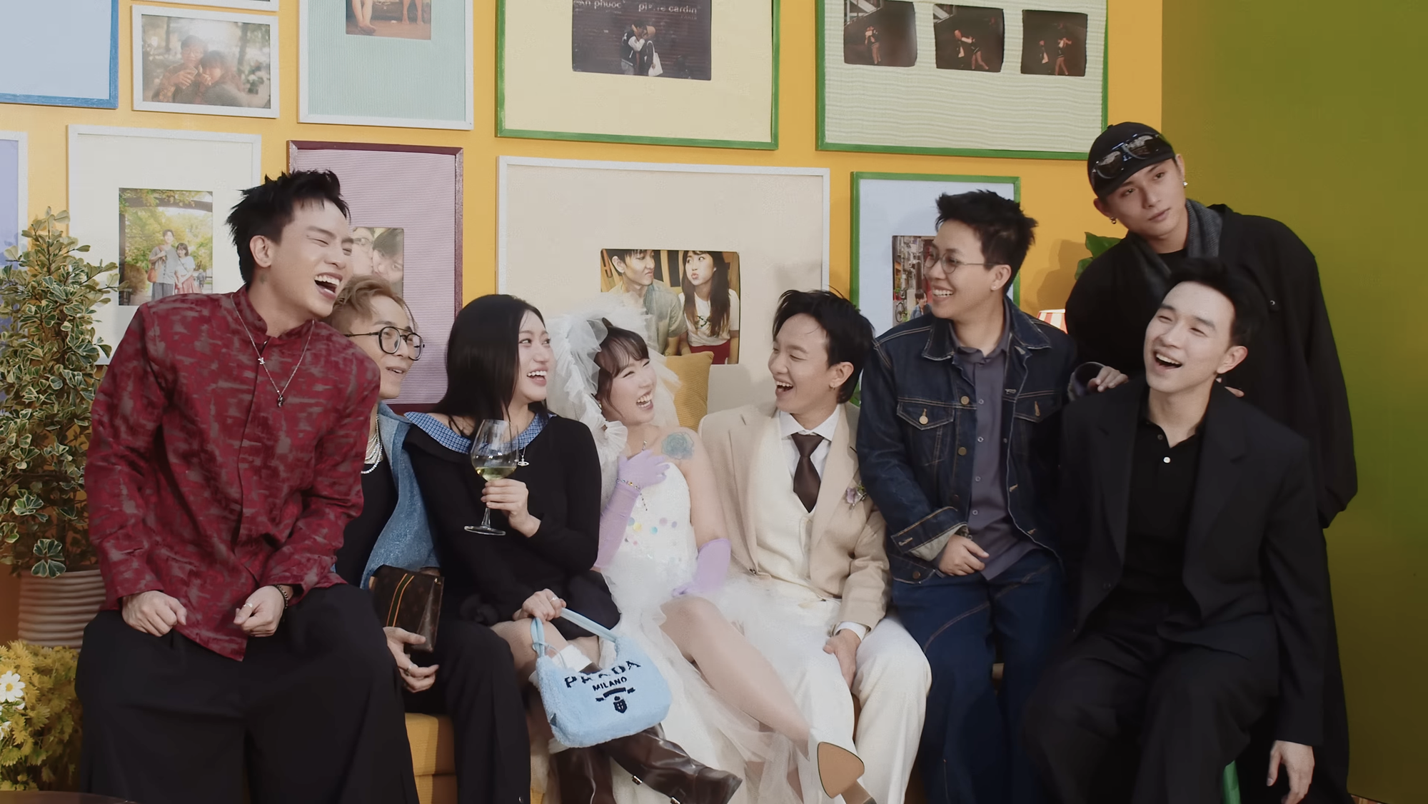 Nam ca sĩ tổ chức đám cưới nhưng không ai biết: Đen Vâu lẻ bóng đến dự, 1 cặp sao bị "tóm dính" tình tứ - Ảnh 9.