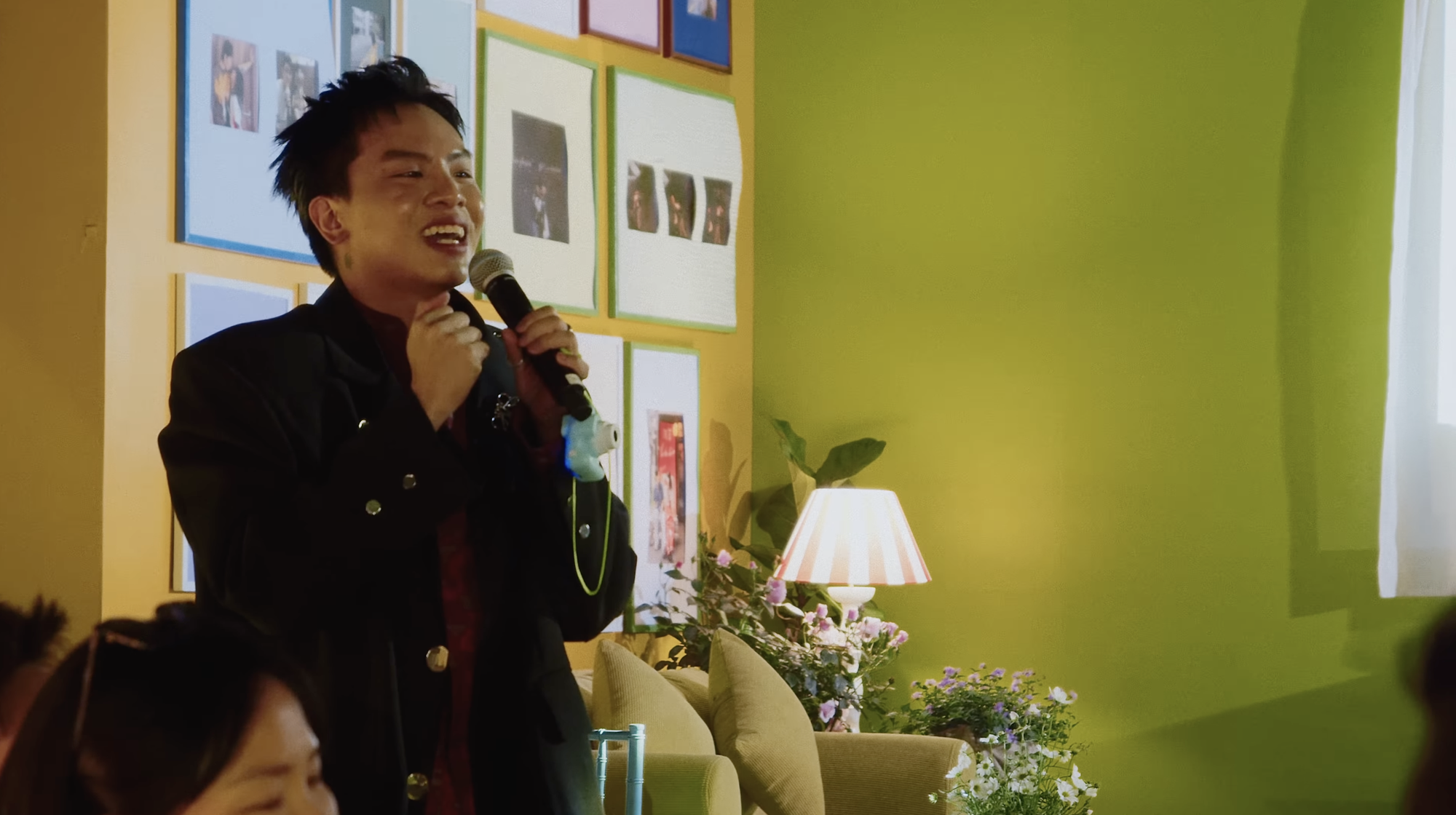 Nam ca sĩ tổ chức đám cưới nhưng không ai biết: Đen Vâu lẻ bóng đến dự, 1 cặp sao bị "tóm dính" tình tứ - Ảnh 6.