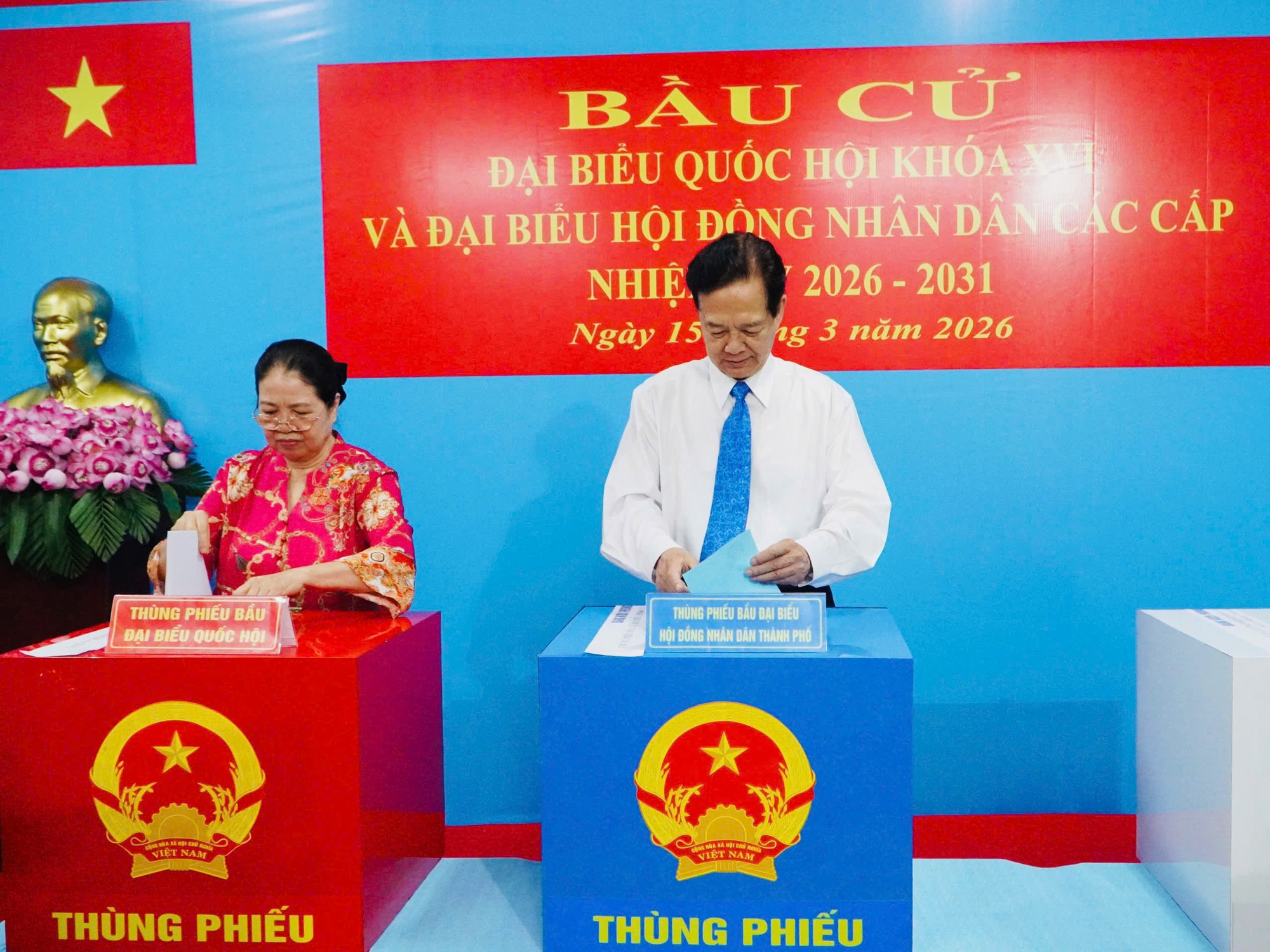 Hình ảnh lãnh đạo, nguyên lãnh đạo Đảng, nhà nước, TPHCM đi bầu cử - Ảnh 5.